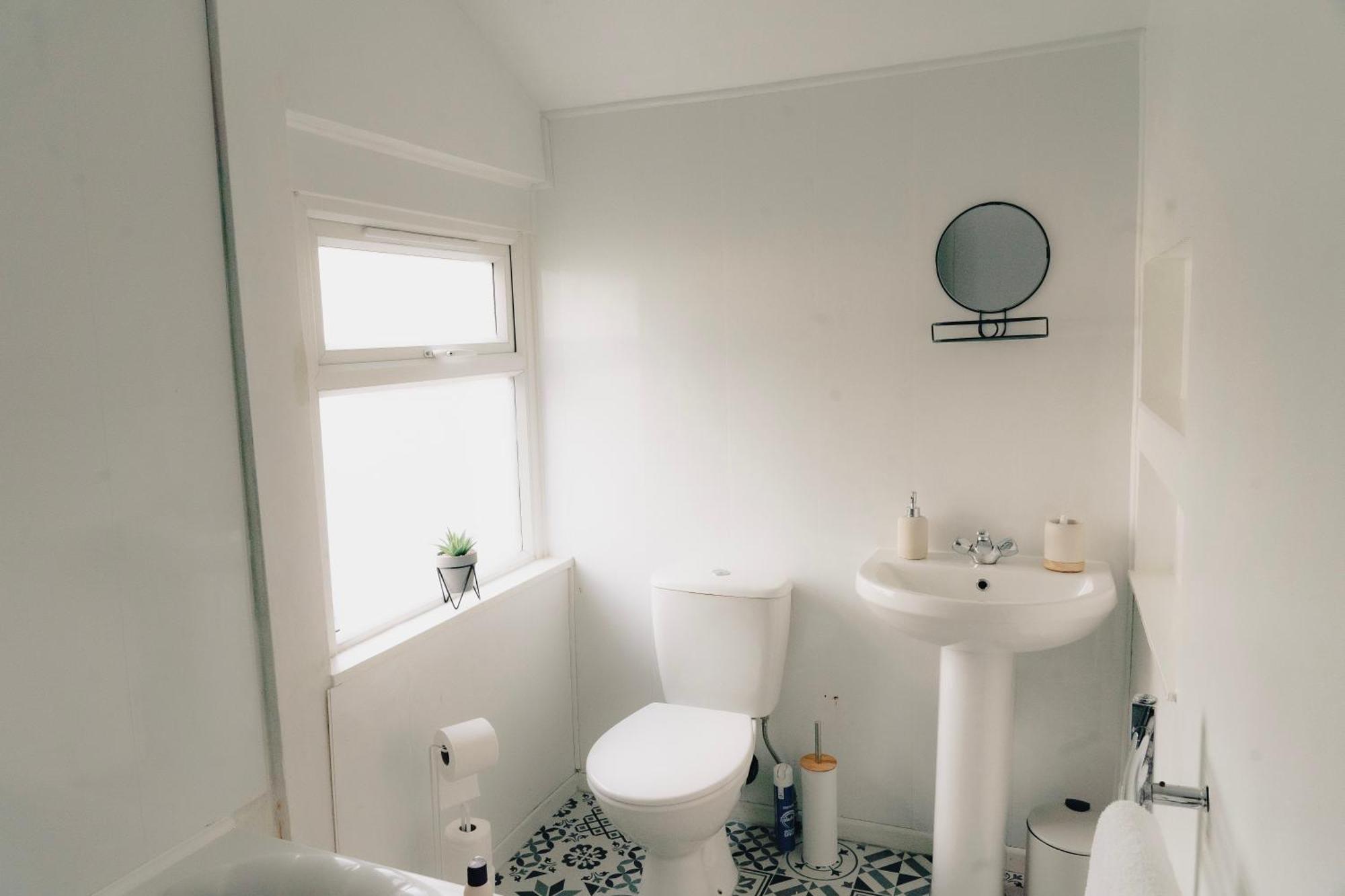Mideyah Stays - 3 Bed Comfy House Cardiff Ngoại thất bức ảnh