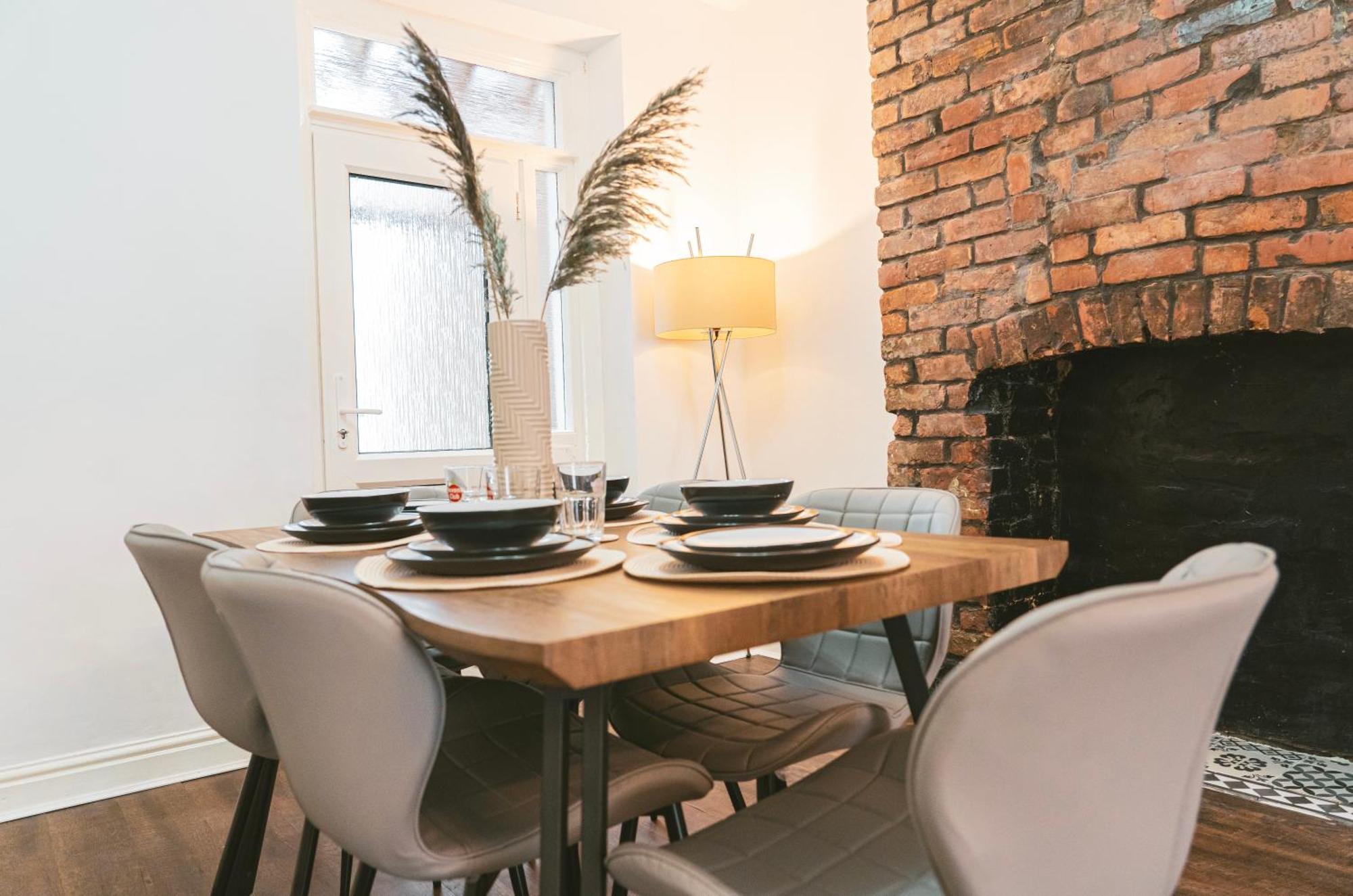 Mideyah Stays - 3 Bed Comfy House Cardiff Ngoại thất bức ảnh