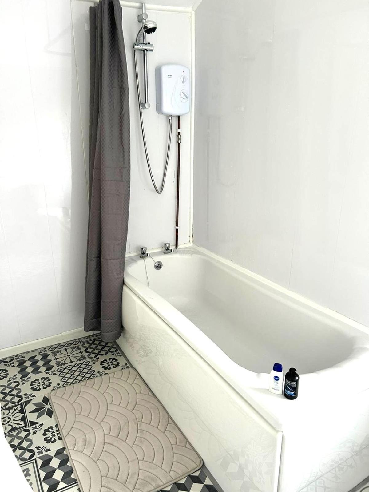 Mideyah Stays - 3 Bed Comfy House Cardiff Ngoại thất bức ảnh